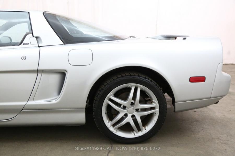 Детали экстерьера Acura NSX 1993 года  (фото 20 из 37)